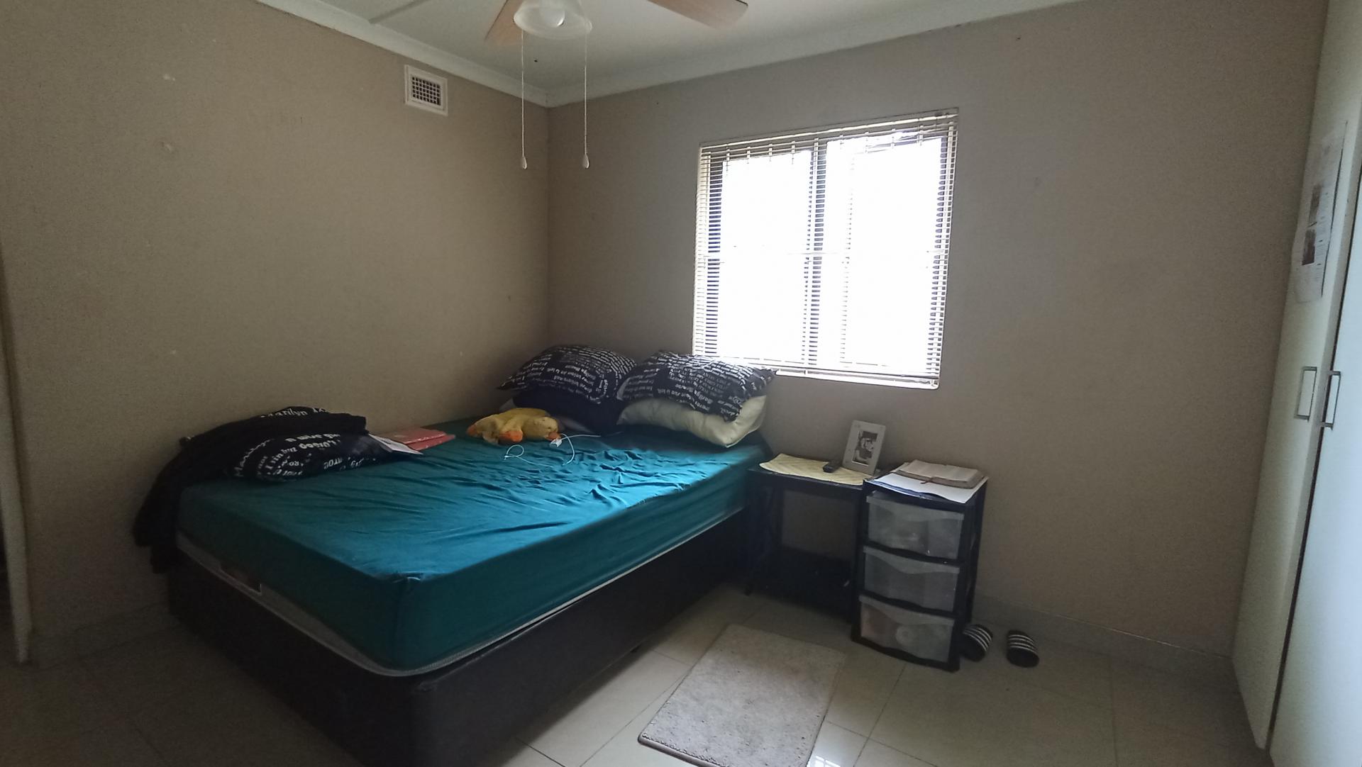 Bed Room 2 - 14 square meters of property in Cato Manor 