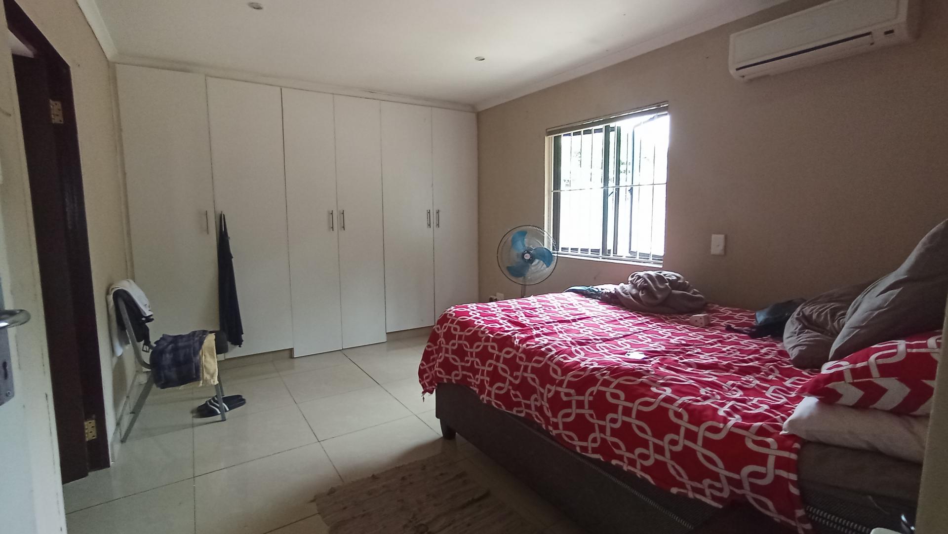 Main Bedroom - 19 square meters of property in Cato Manor 