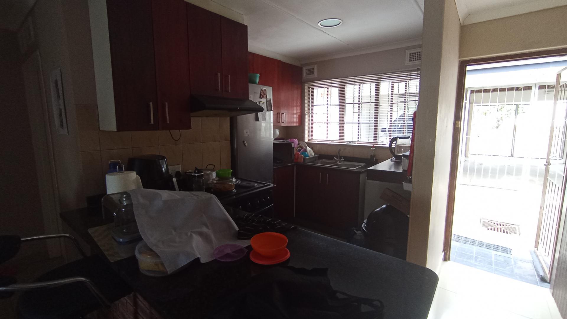 Kitchen - 10 square meters of property in Cato Manor 