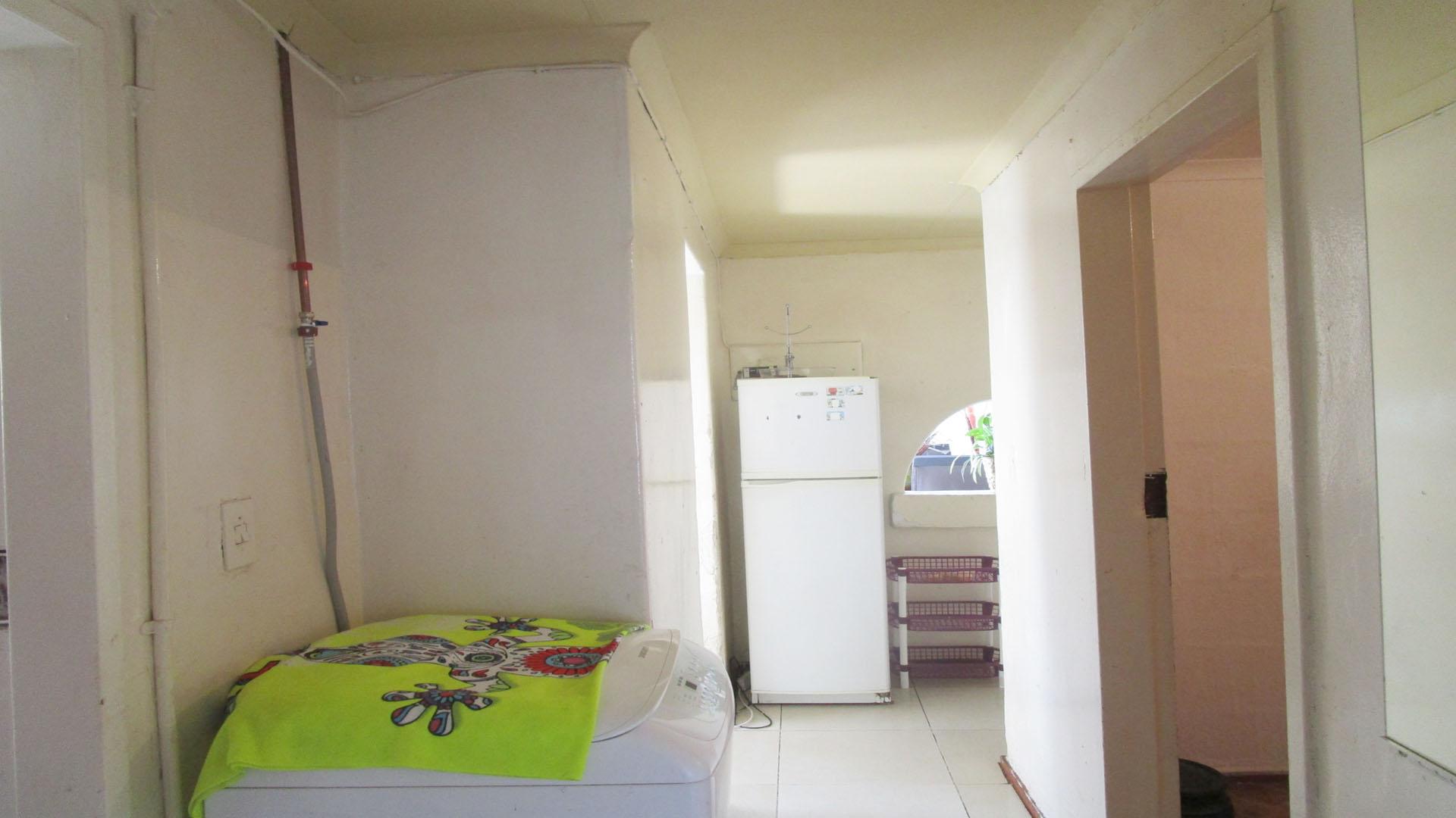 Spaces - 13 square meters of property in Westbury