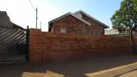 2 Bedroom 1 Bathroom House for Sale for sale in Protea Glen