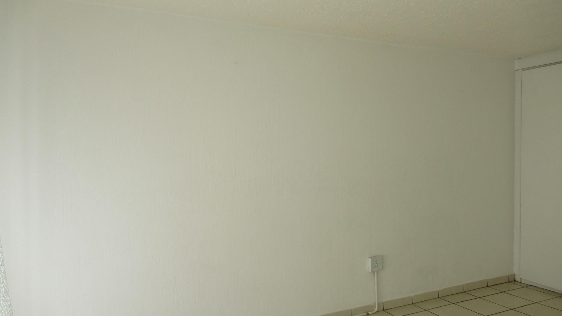 Main Bedroom - 24 square meters of property in Bedfordview