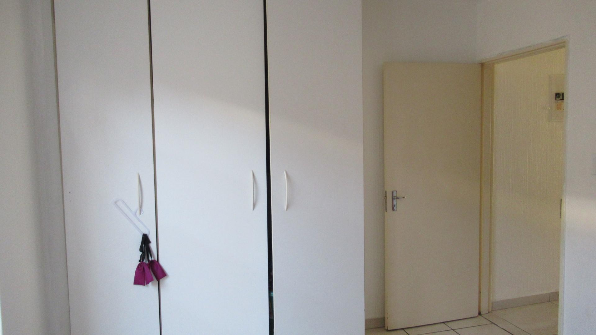 Bed Room 1 - 13 square meters of property in Bedfordview