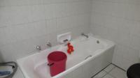 Bathroom 1 - 6 square meters of property in Bedfordview