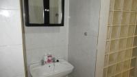 Bathroom 1 - 6 square meters of property in Bedfordview