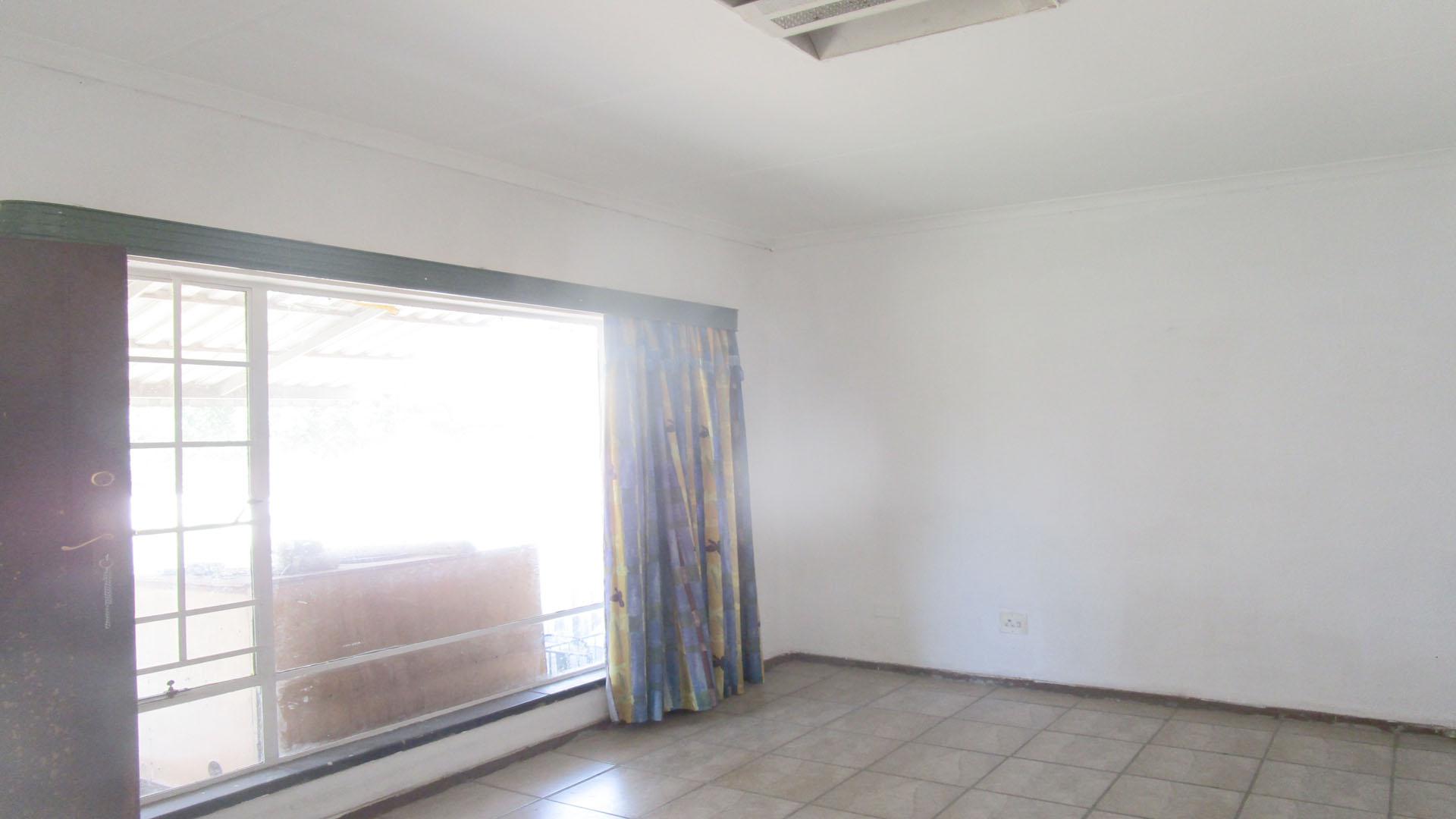 Lounges - 33 square meters of property in Finsbury