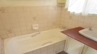 Main Bathroom - 4 square meters of property in Finsbury