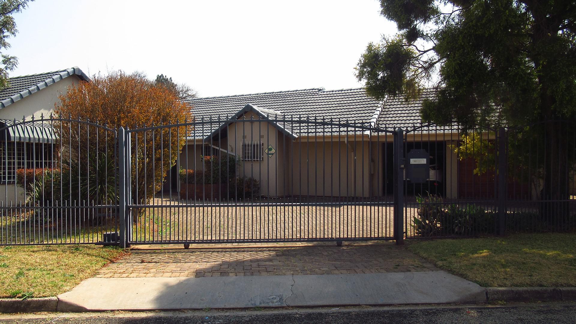 Front View of property in Brackenhurst