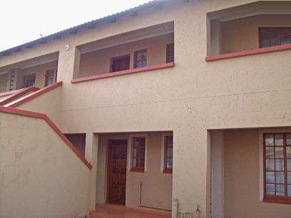 2 Bedroom Simplex for Sale For Sale in Roodepoort - Private Sale - MR34421