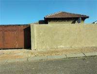 Front View of property in Roodekop