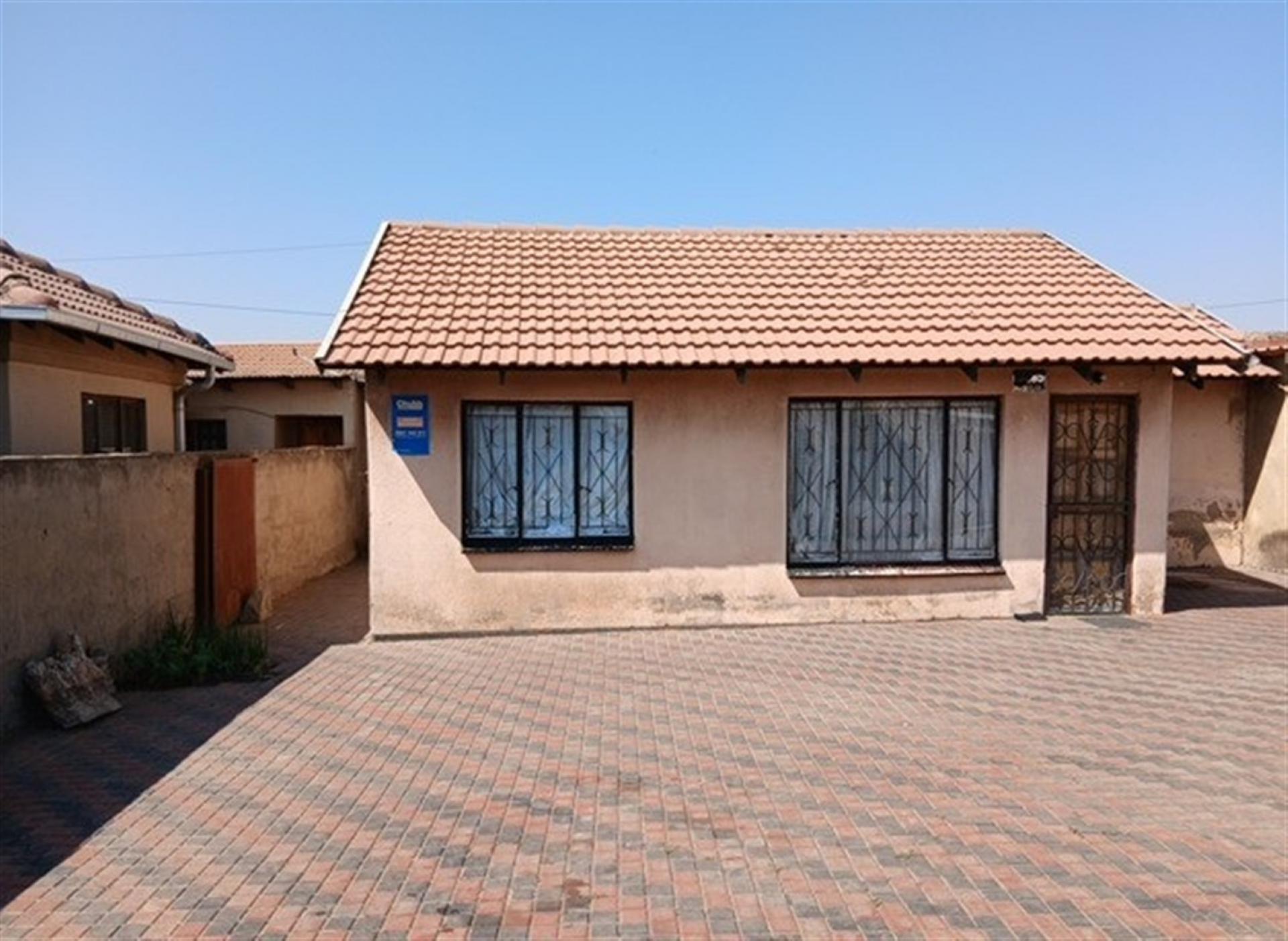 Front View of property in Wattville