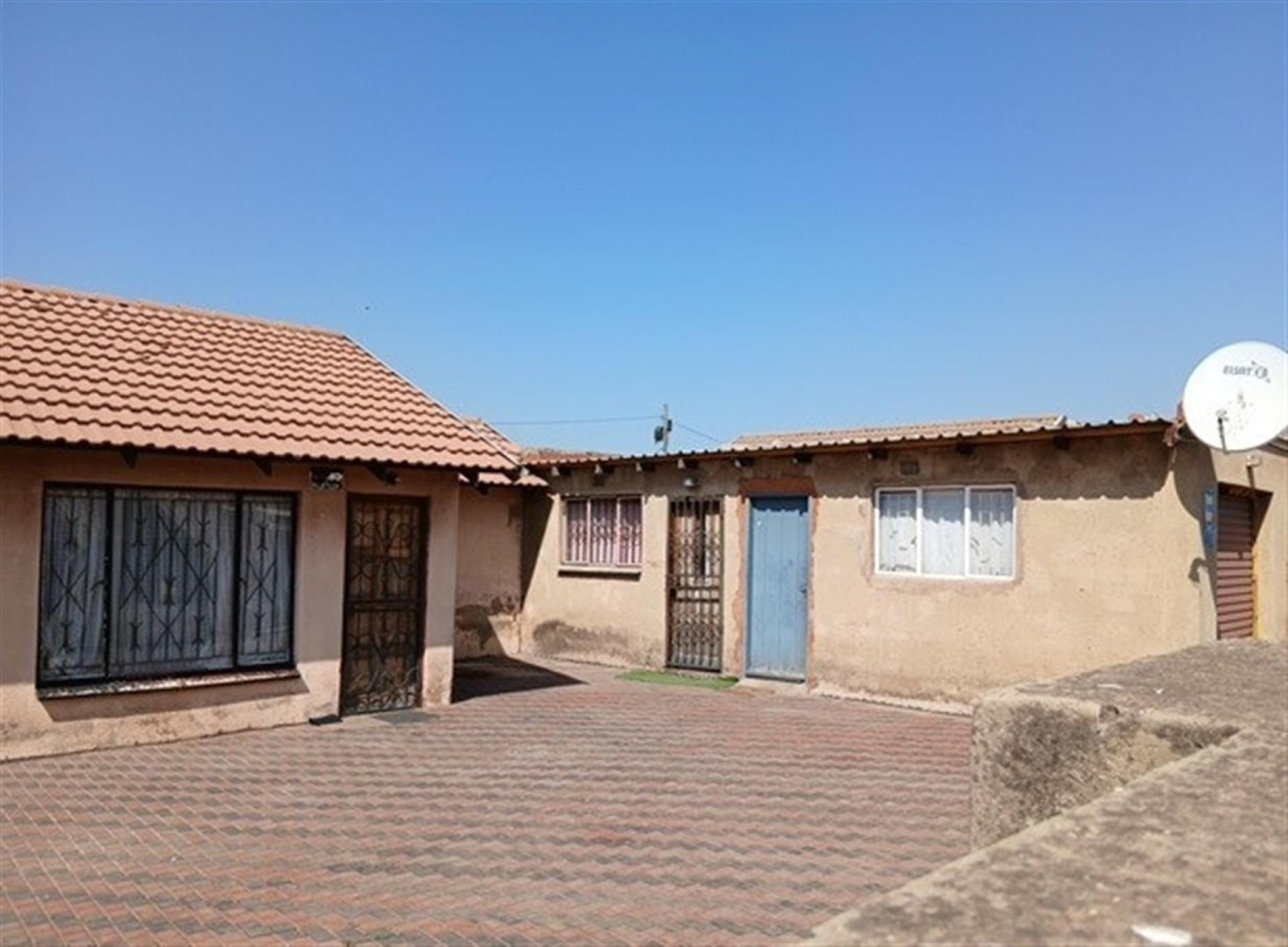 Front View of property in Wattville