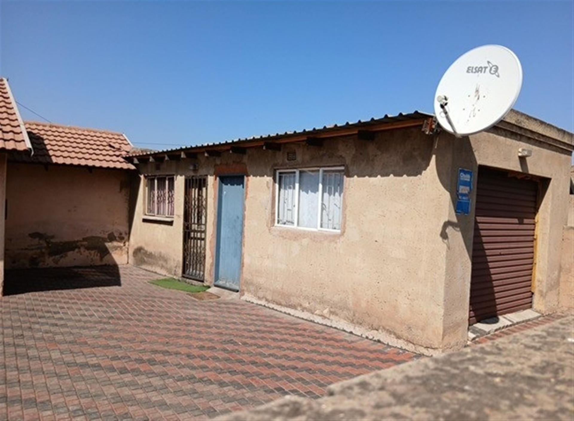 Front View of property in Wattville