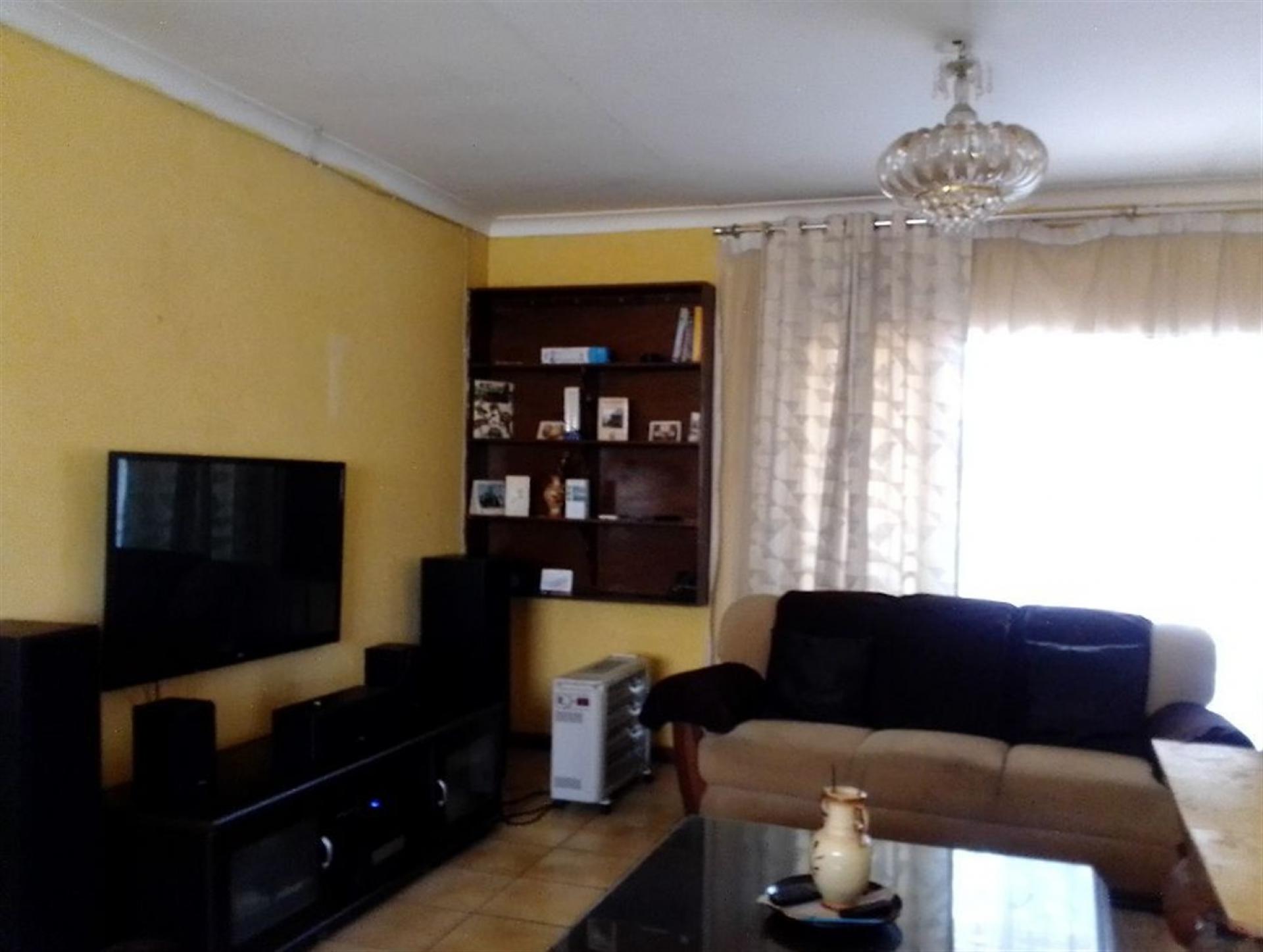 Lounges of property in Silverton