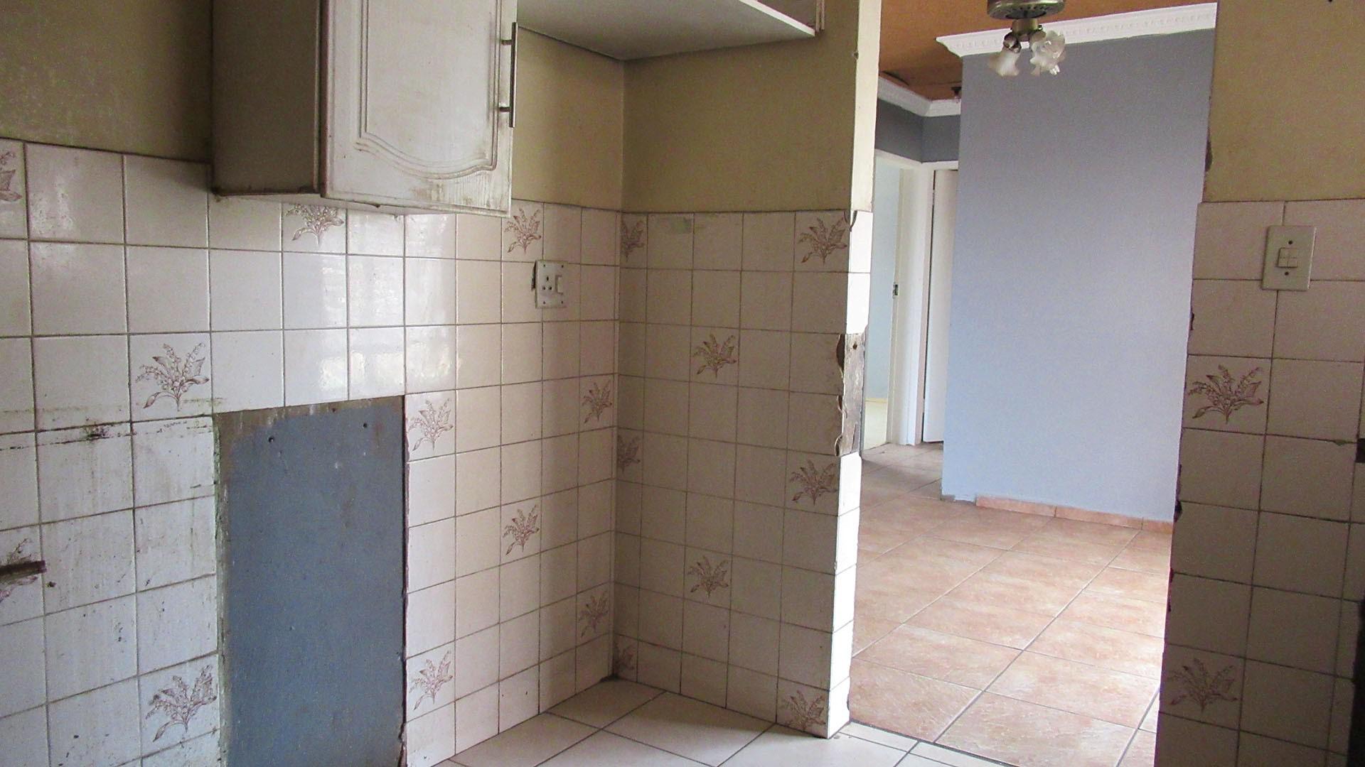 Kitchen - 9 square meters of property in Protea North