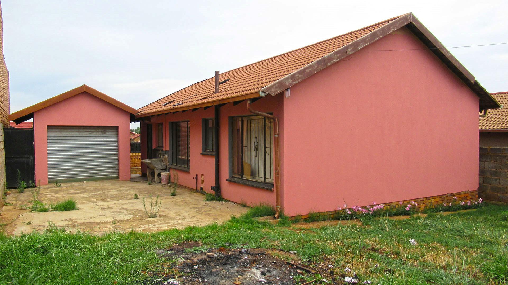 Front View of property in Protea North