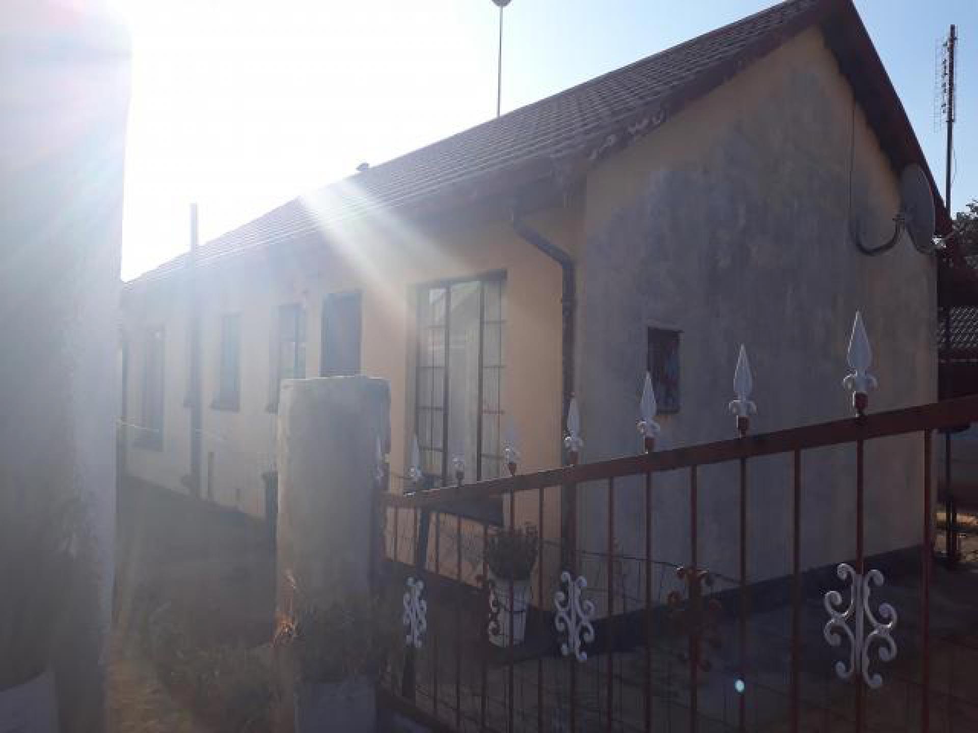 Front View of property in Kwazamokuhle