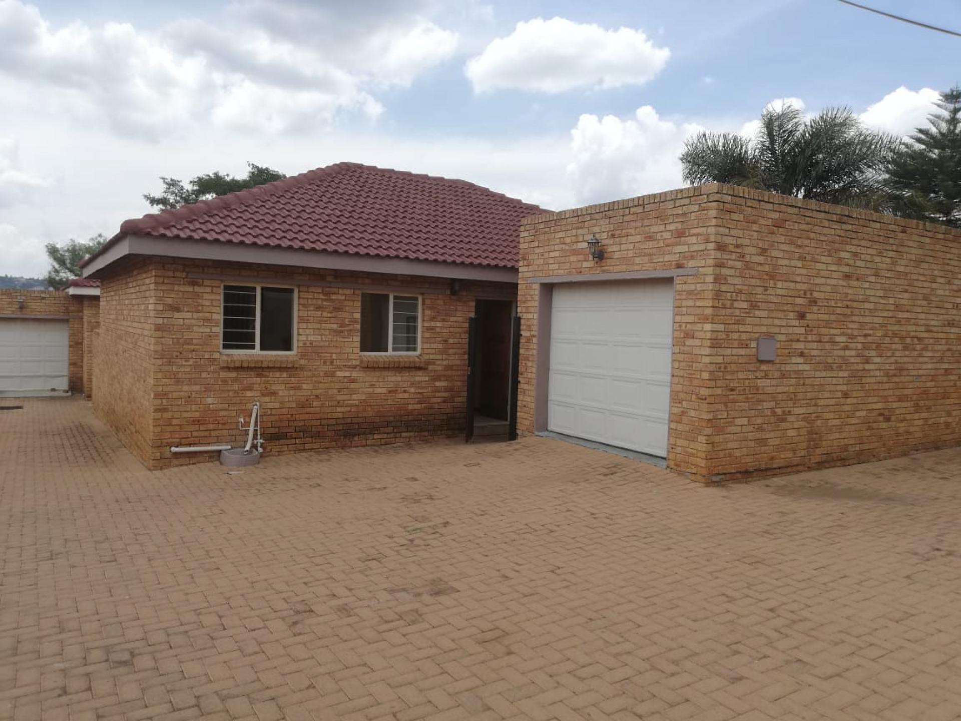 2 Bedroom Simplex for Sale For Sale in Newlands JHB MR34