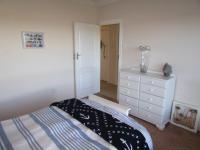 Bed Room 1 of property in Kenton On Sea