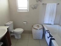 Bathroom 2 of property in Kenton On Sea