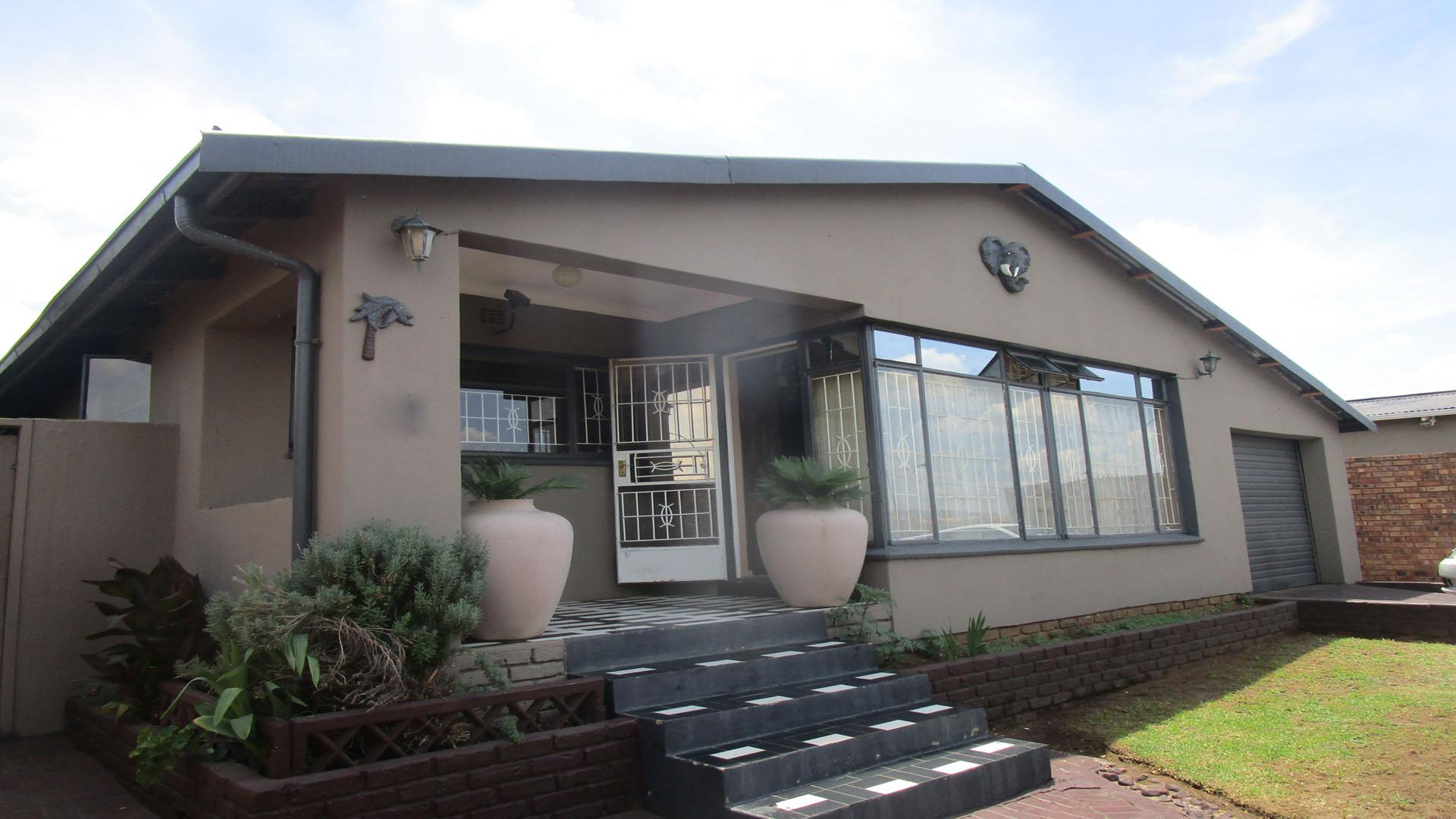 Front View of property in Heidelberg - GP