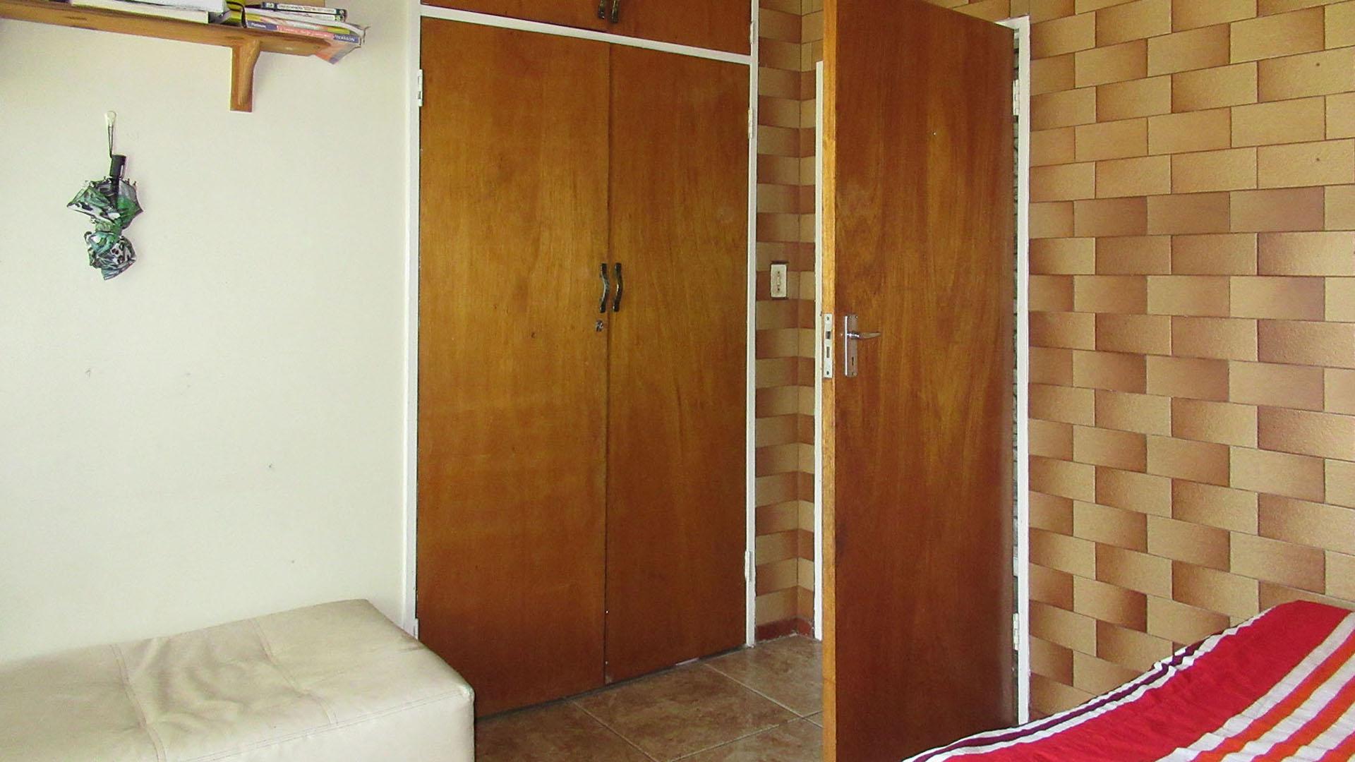 Bed Room 1 - 13 square meters of property in Mindalore