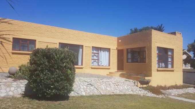 4 Bedroom House for Sale For Sale in Port Nolloth - Private Sale - MR348543