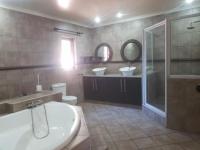 Main Bathroom - 18 square meters of property in Sunward park