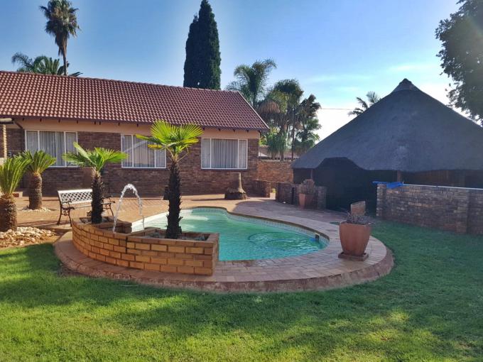 3 Bedroom House for Sale For Sale in Rooihuiskraal - MR348777