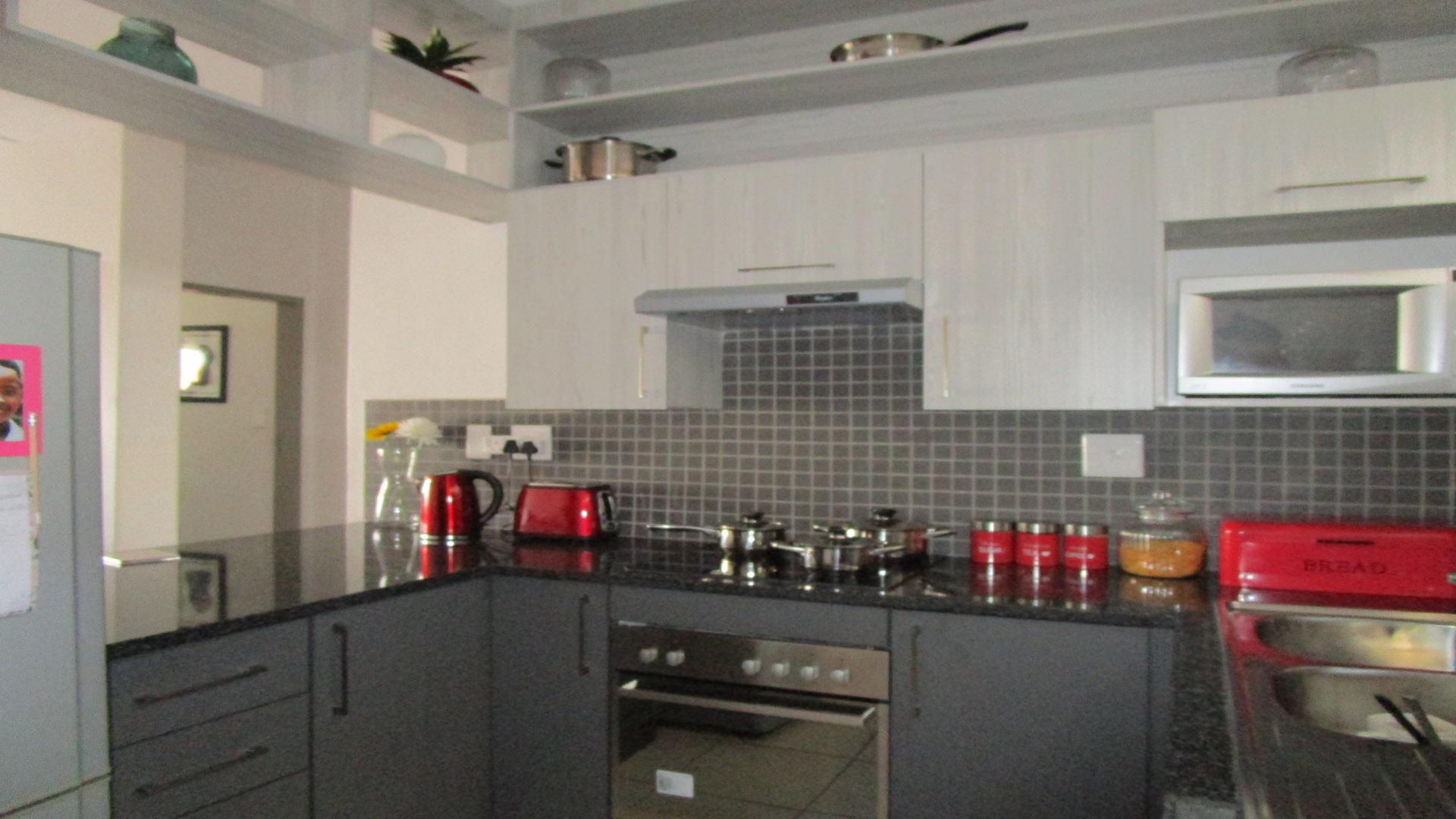 Kitchen - 12 square meters of property in Pierre van Ryneveld