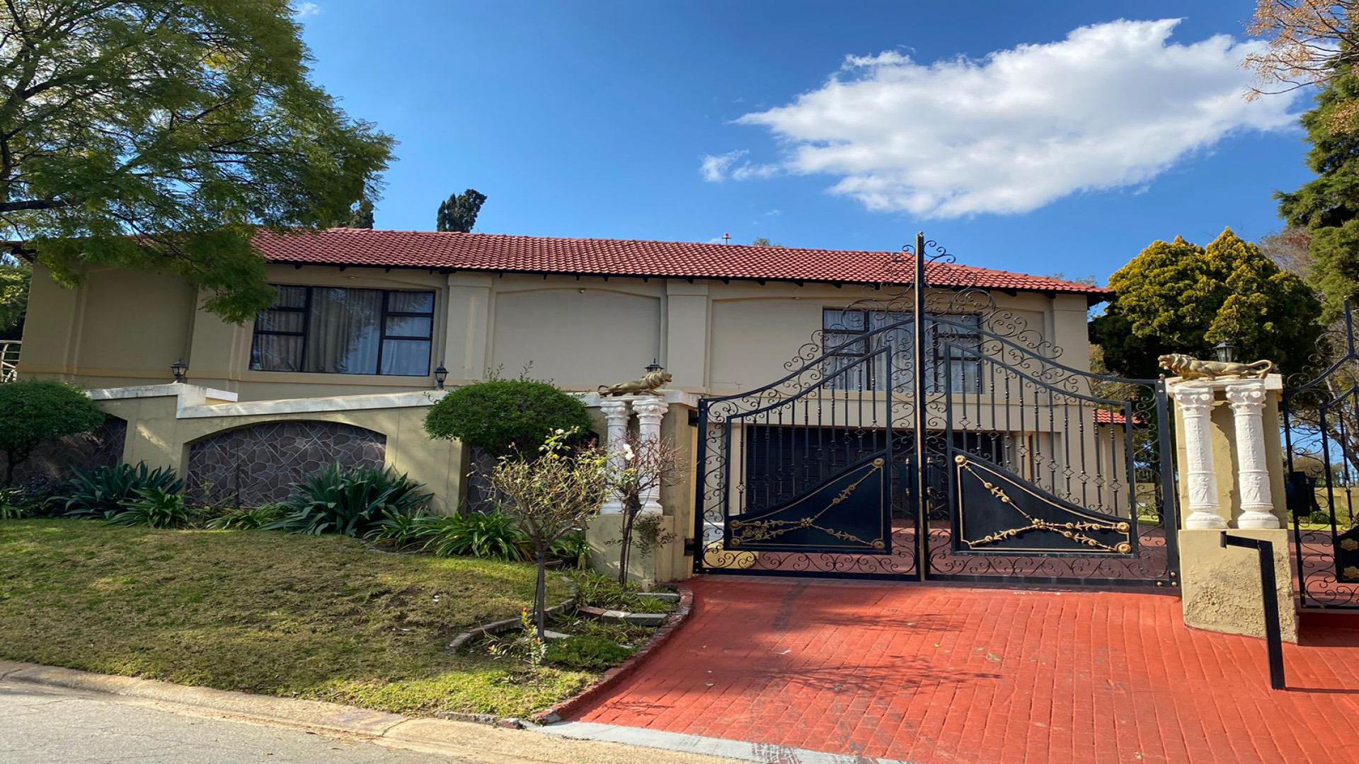 Front View of property in Gallo Manor