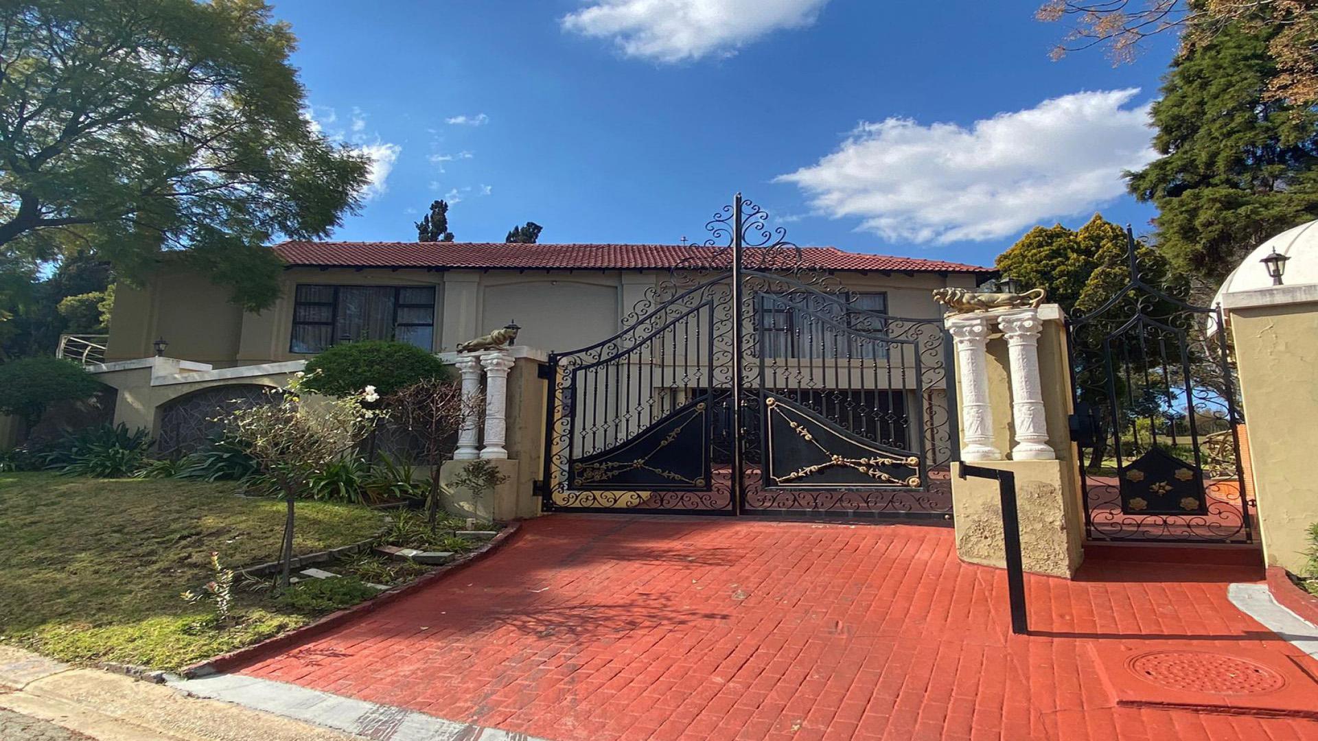 Front View of property in Gallo Manor
