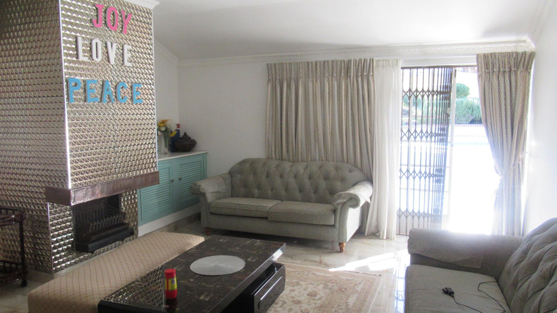 Lounges of property in Gallo Manor