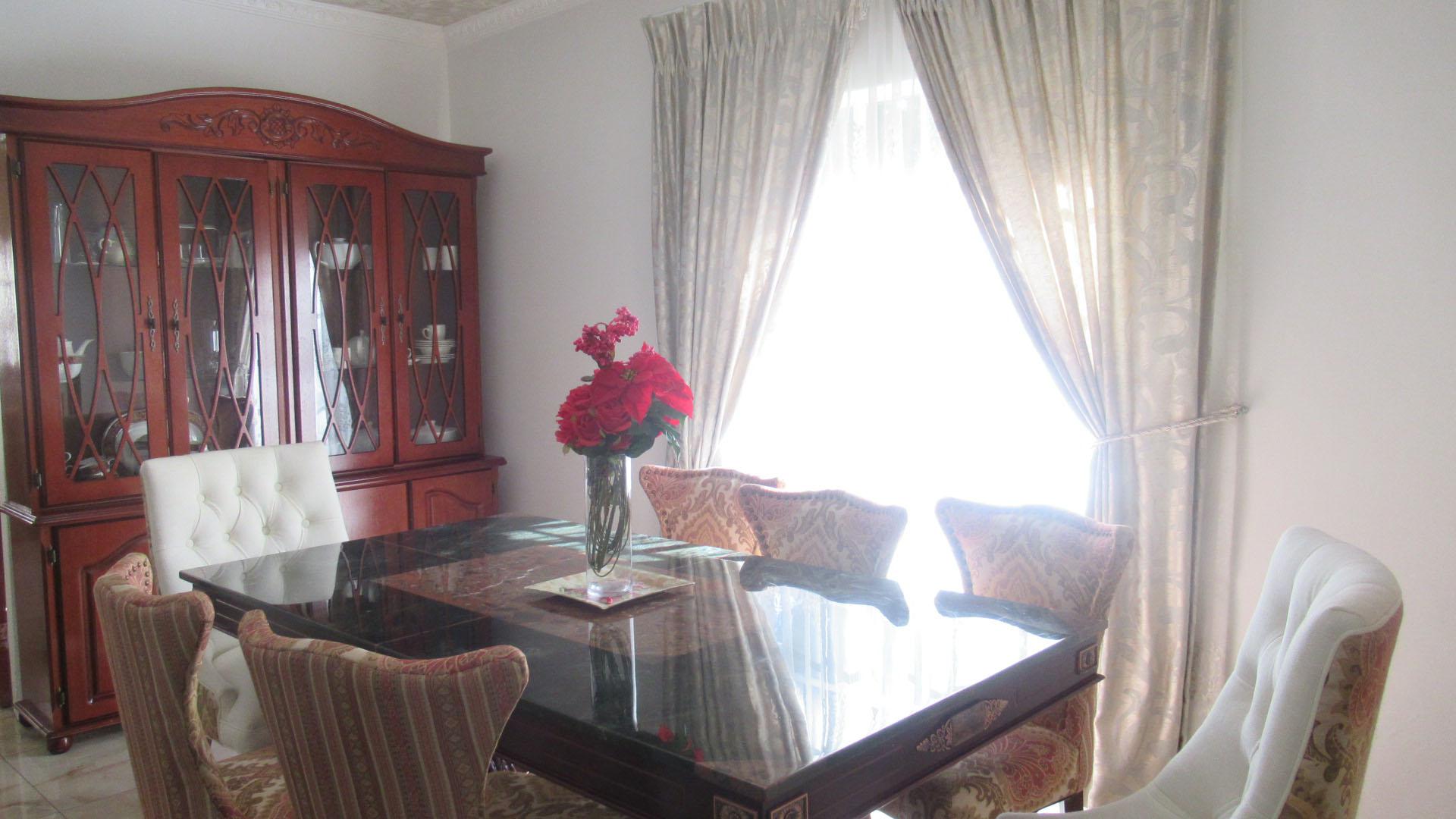 Dining Room of property in Gallo Manor