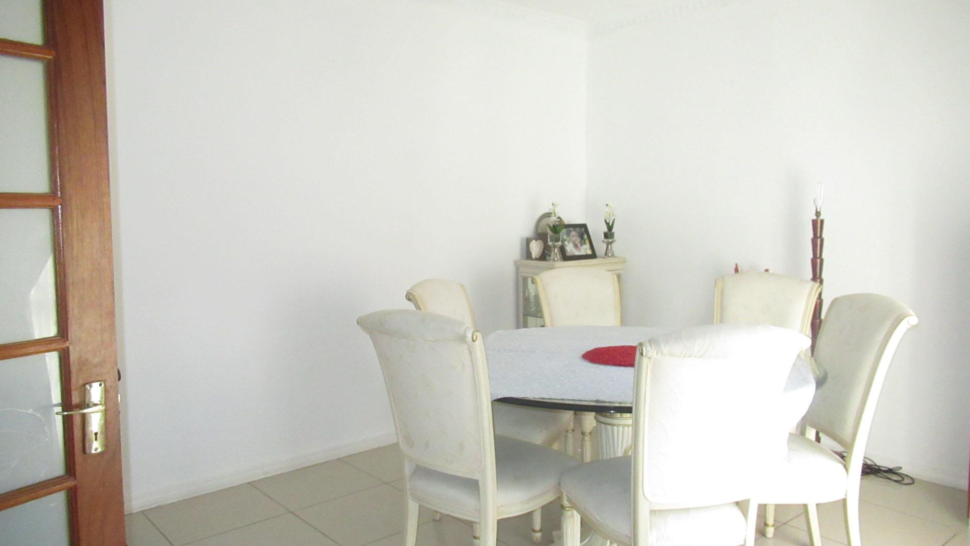 Rooms of property in Gallo Manor