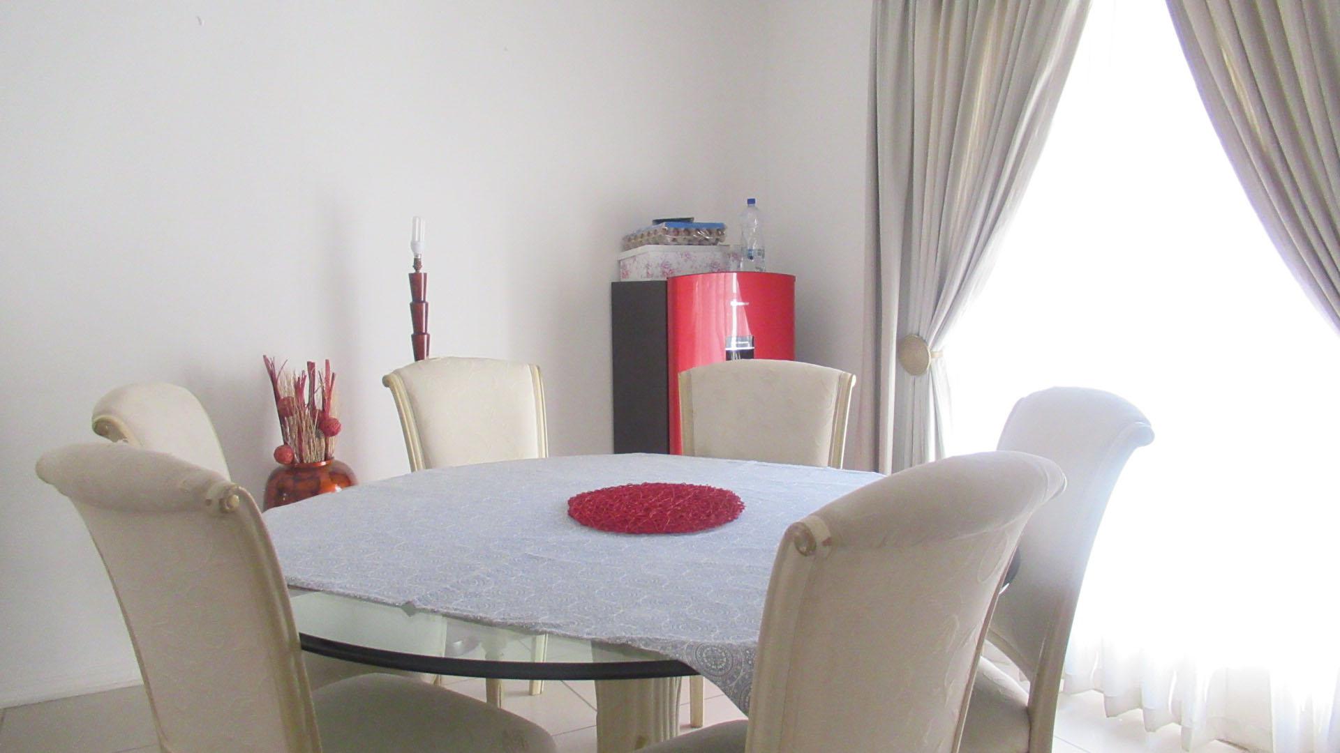 Rooms of property in Gallo Manor