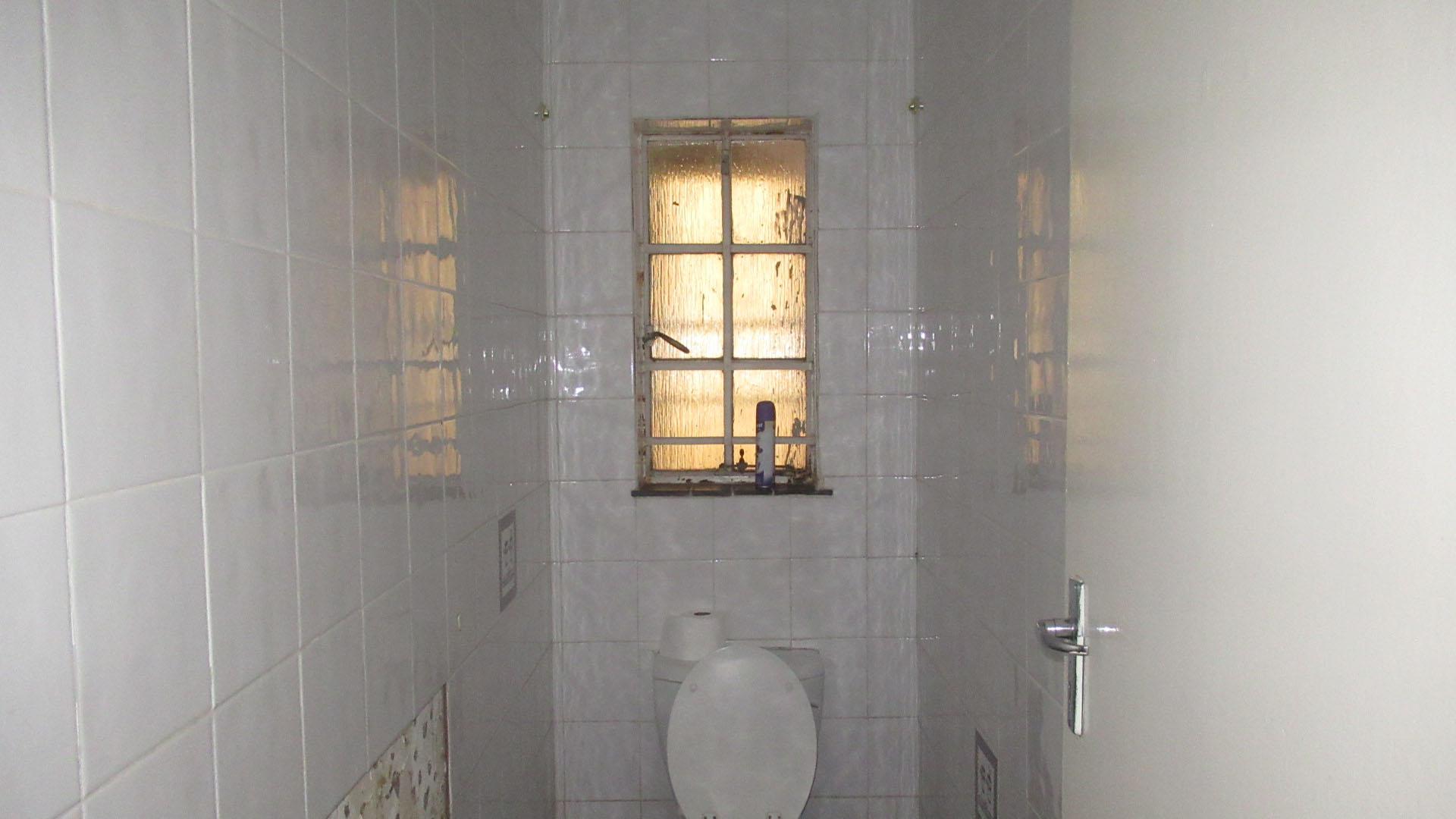 Bathroom 1 of property in Gallo Manor