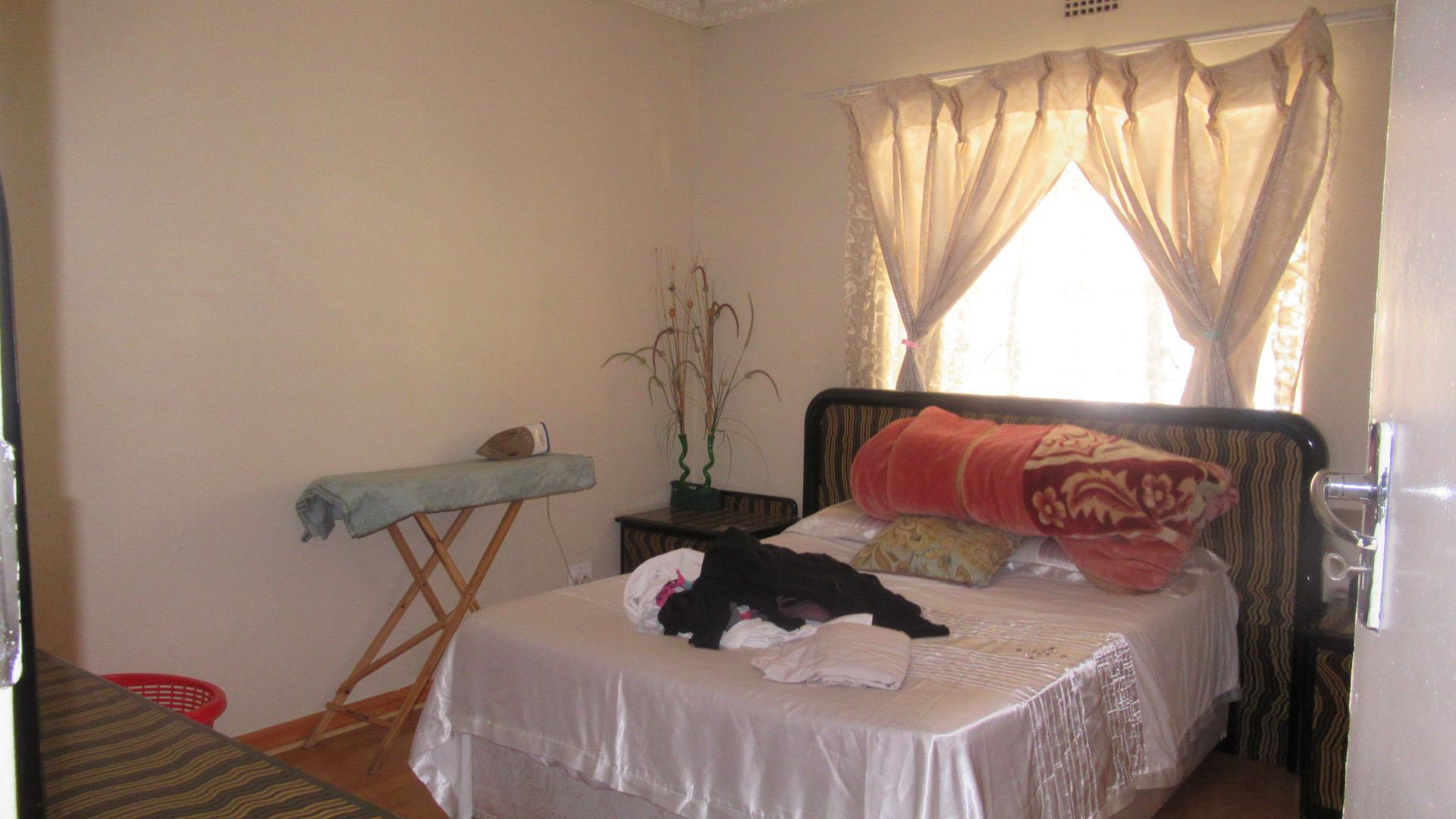 Bed Room 1 of property in Gallo Manor
