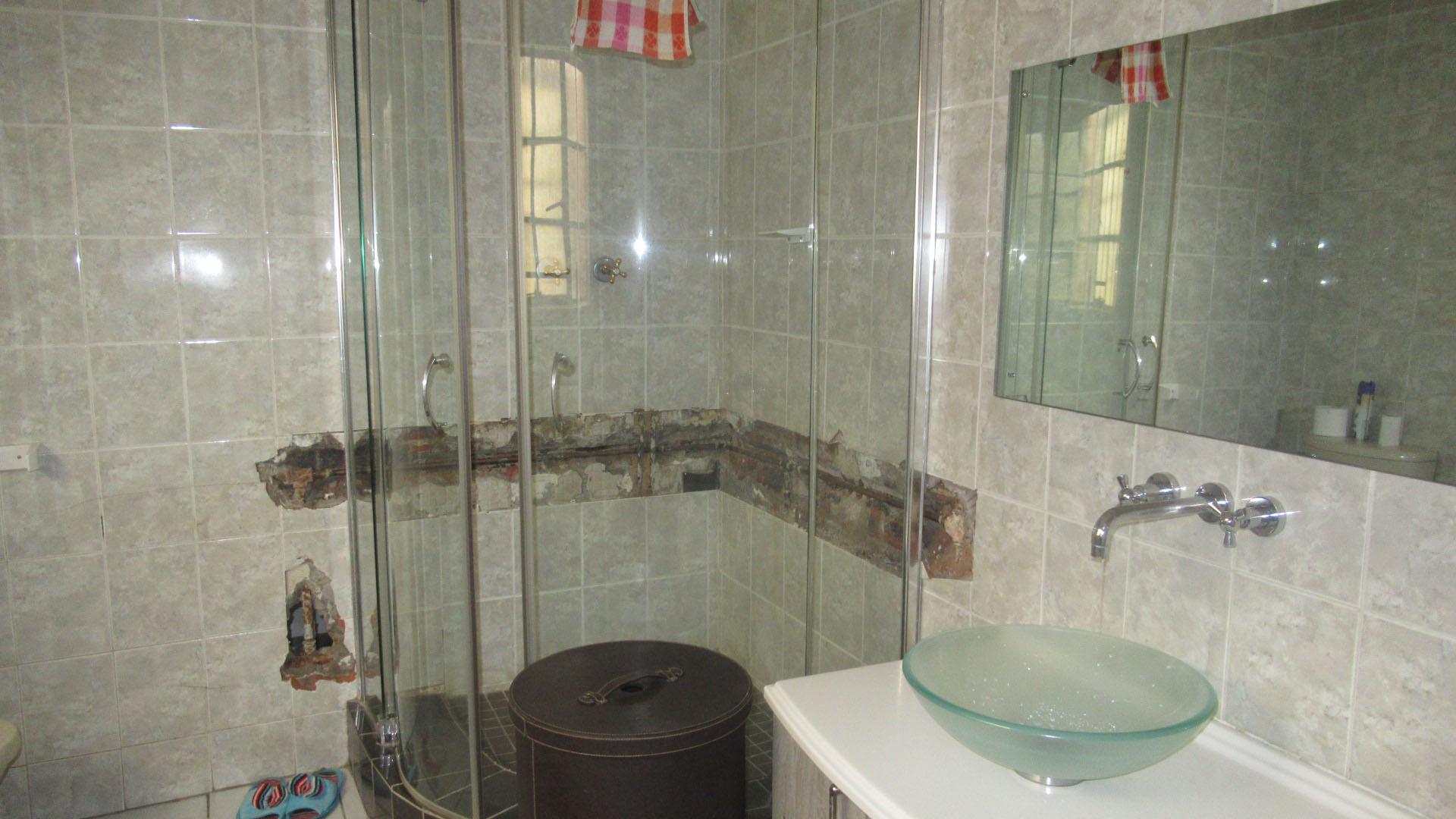 Bathroom 1 of property in Gallo Manor