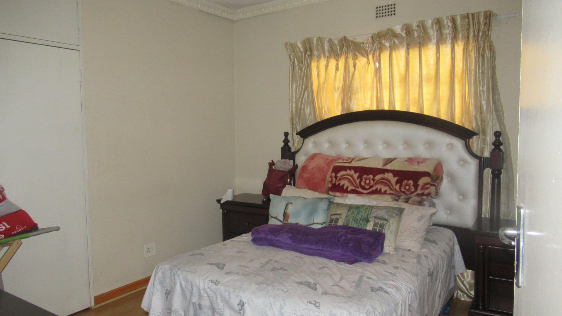 Bed Room 2 of property in Gallo Manor