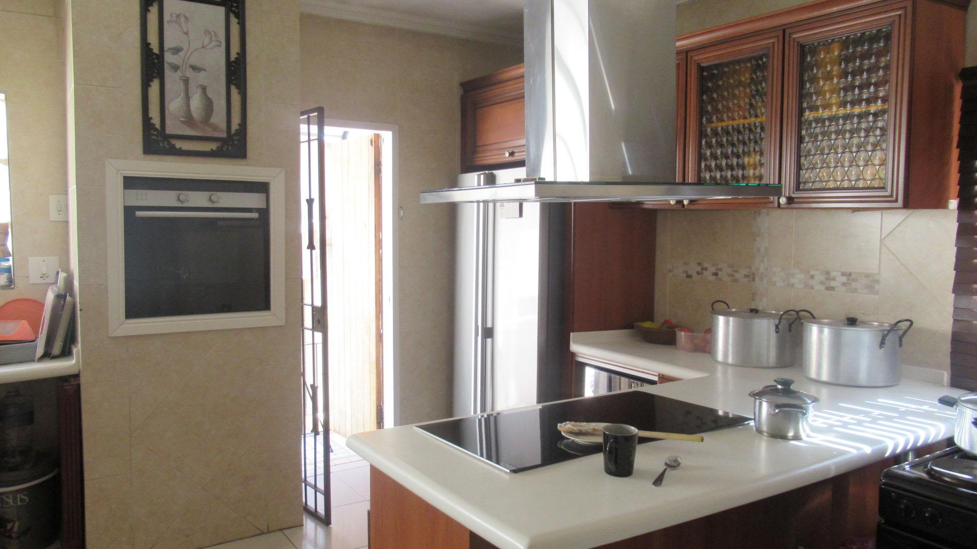 Kitchen of property in Gallo Manor