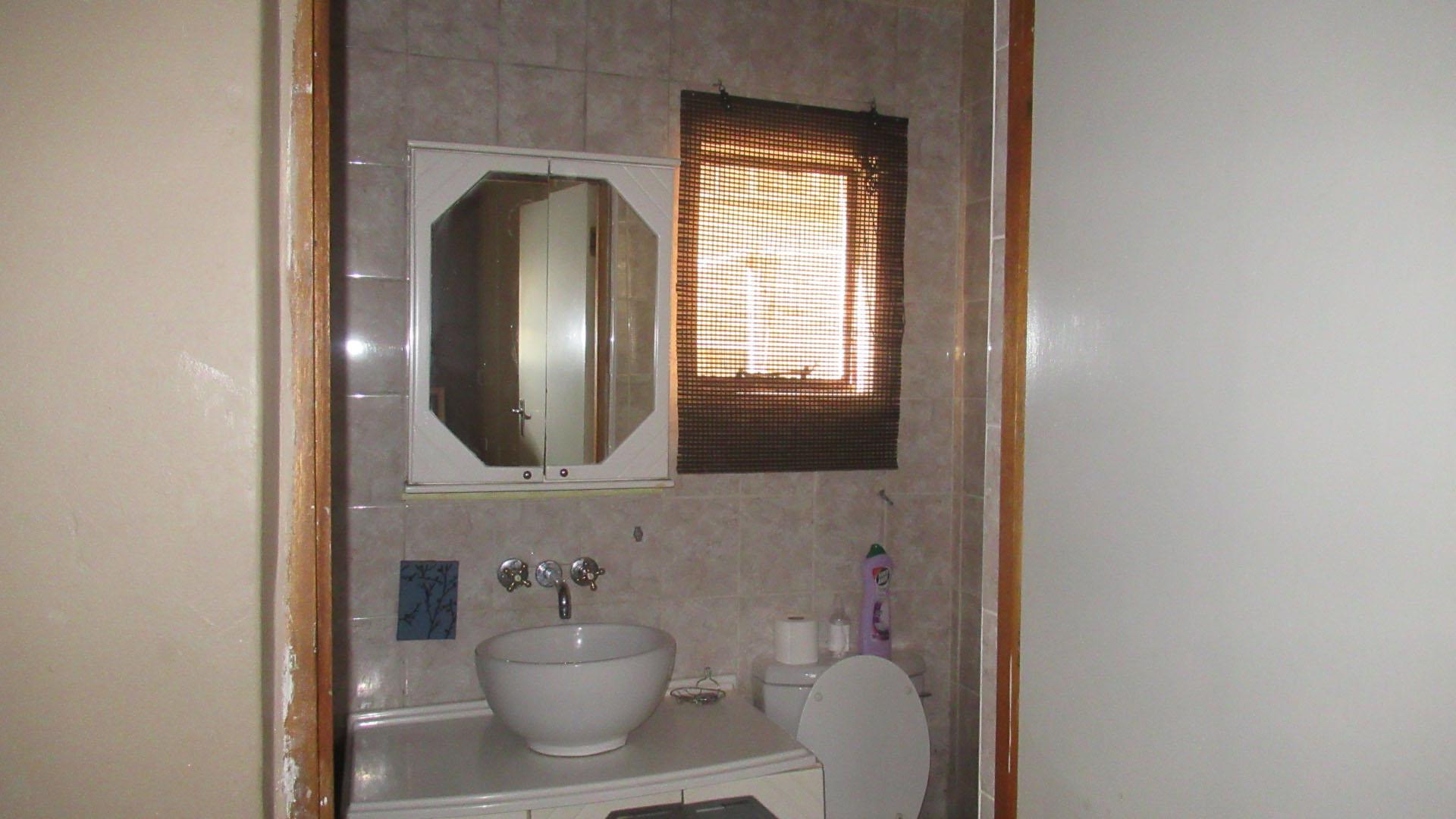 Main Bathroom of property in Gallo Manor