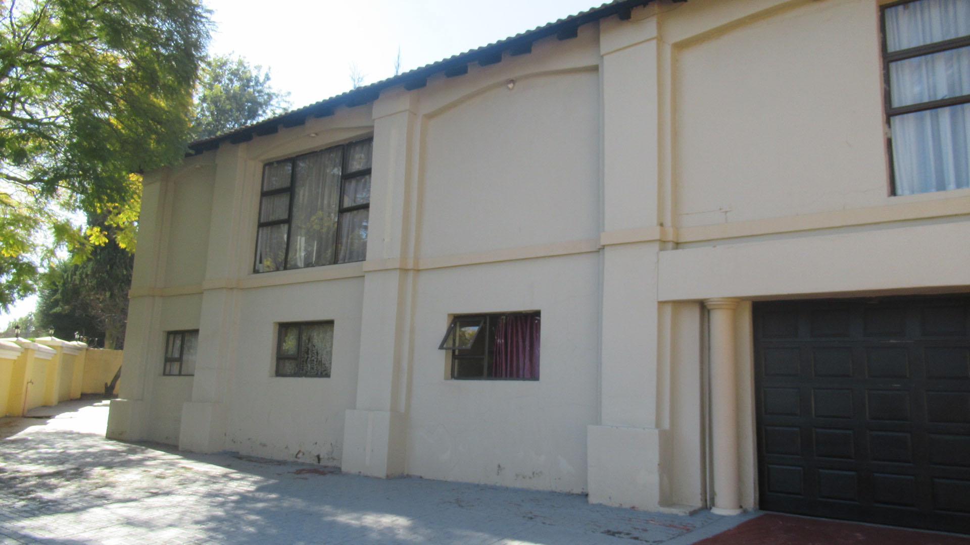 Front View of property in Gallo Manor