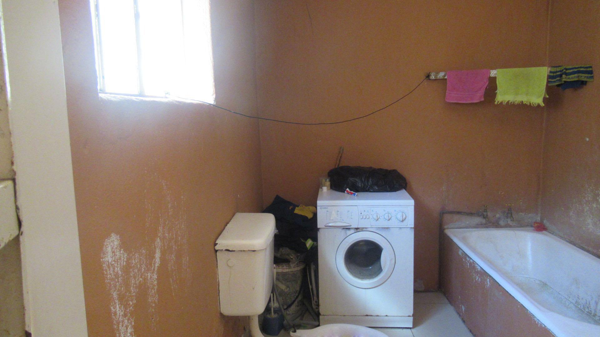 Staff Bathroom of property in Gallo Manor