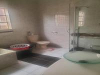 Bathroom 1 of property in Gallo Manor