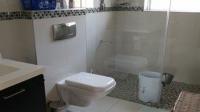 Bathroom 1 - 6 square meters of property in Zeekoei Vlei