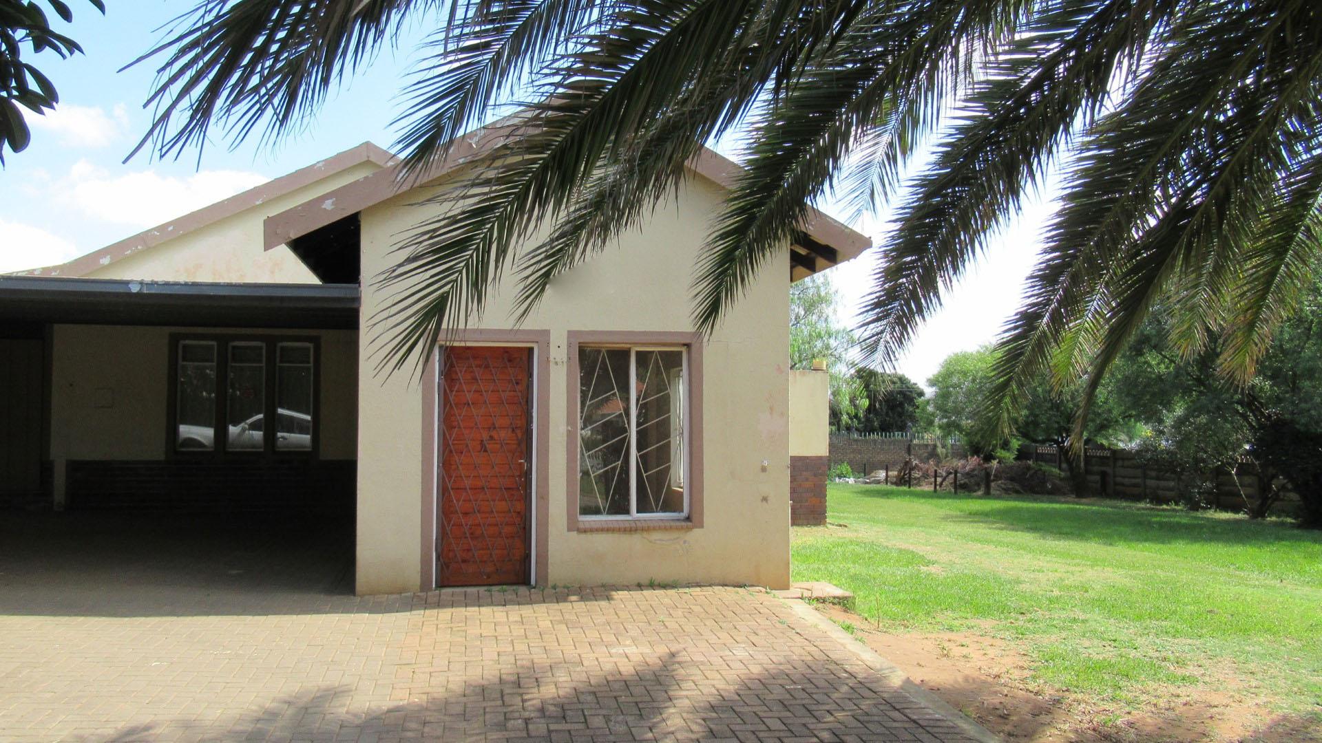 Front View of property in Rensburg