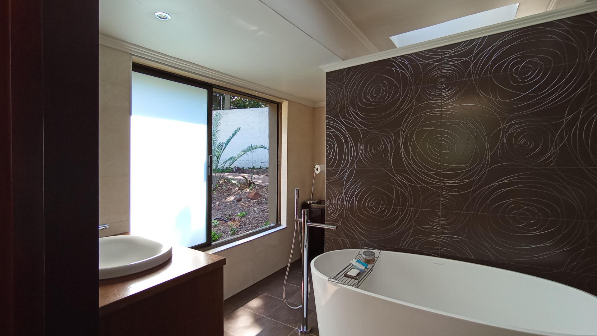 Main Bathroom - 12 square meters of property in Morningside