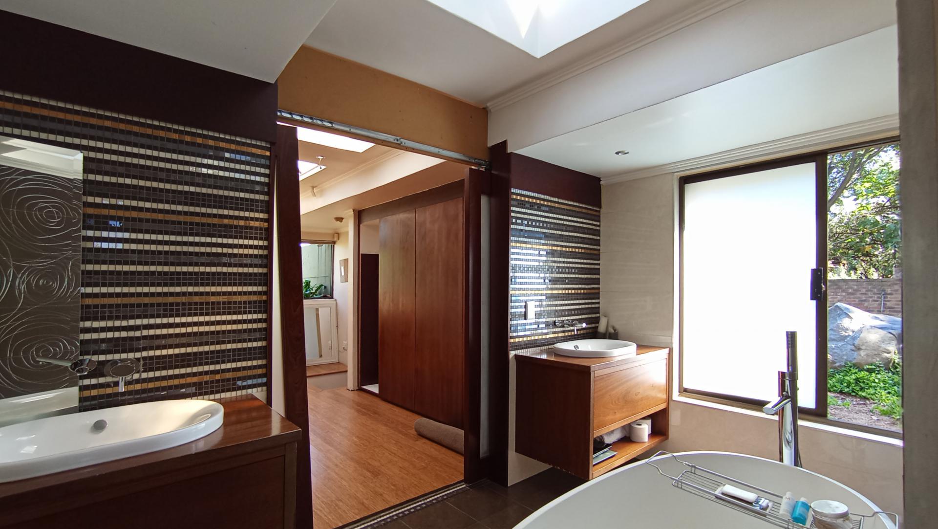 Main Bathroom - 12 square meters of property in Morningside