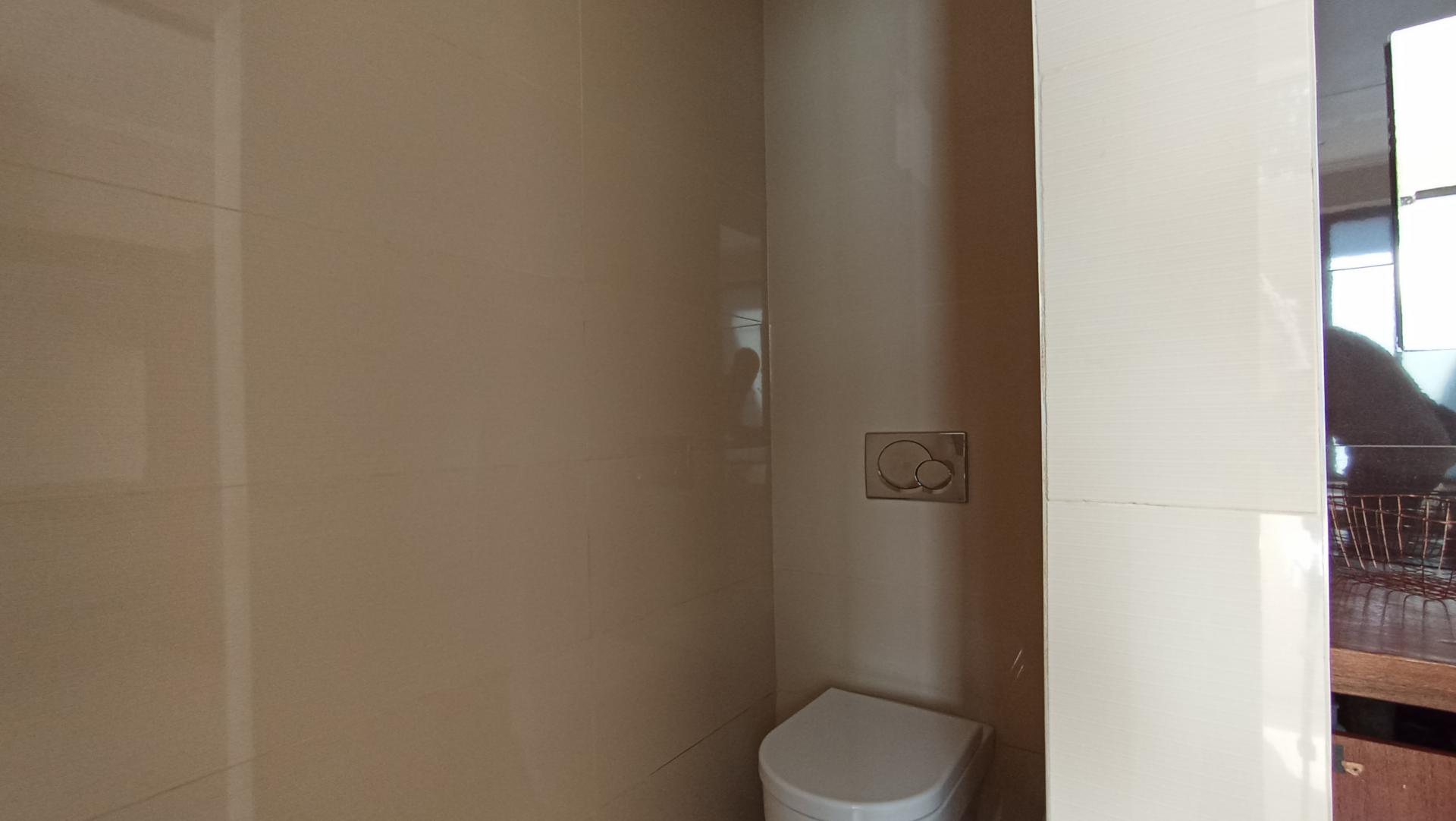 Bathroom 2 - 15 square meters of property in Morningside